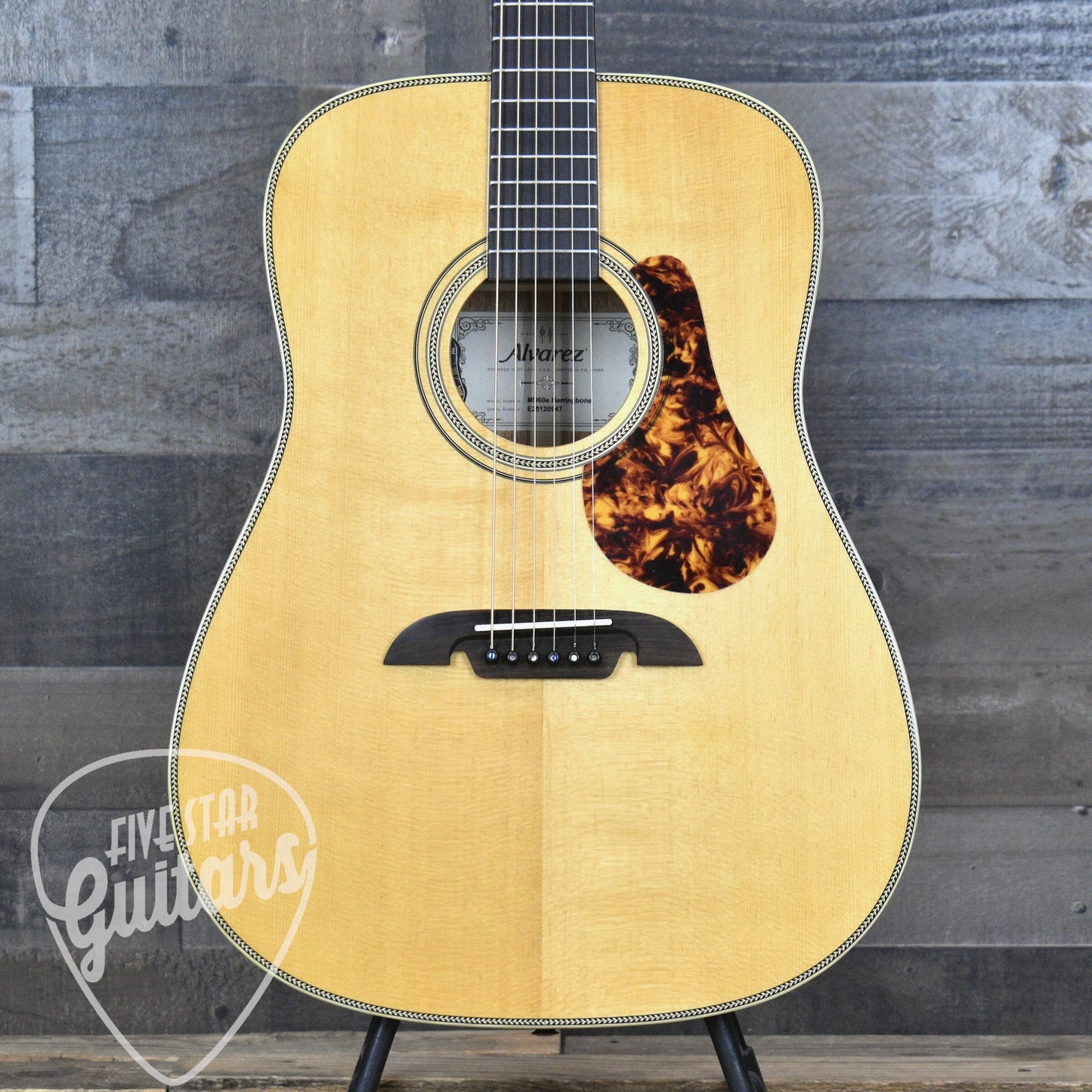 Alvarez Masterworks MD60e Dreadnought - Natural with Gig Bag