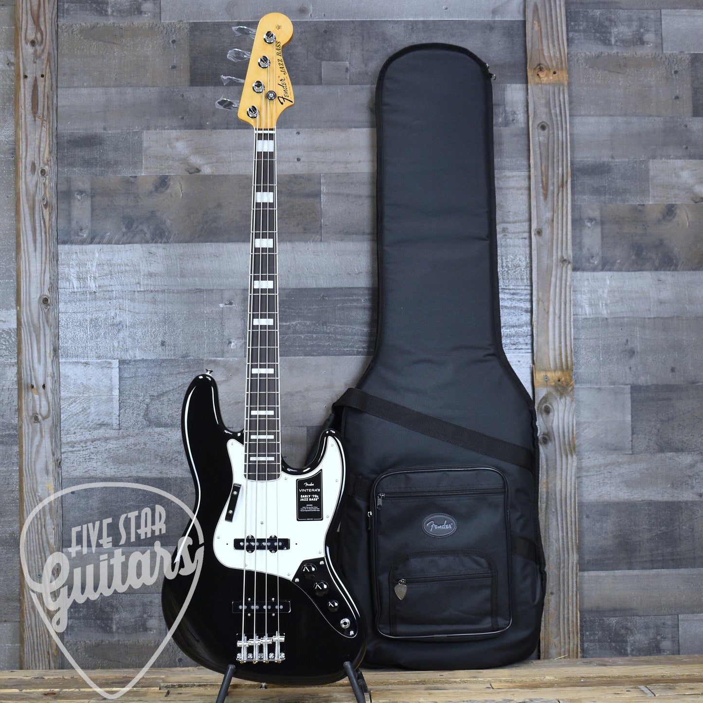 Fender Vintera III Early 70s Jazz Bass - Black with Gigbag