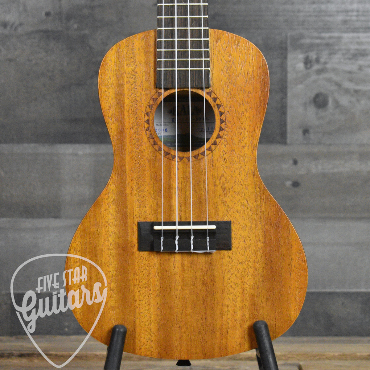 Kala KA-15C Concert Ukulele Bundle - Satin Mahogany