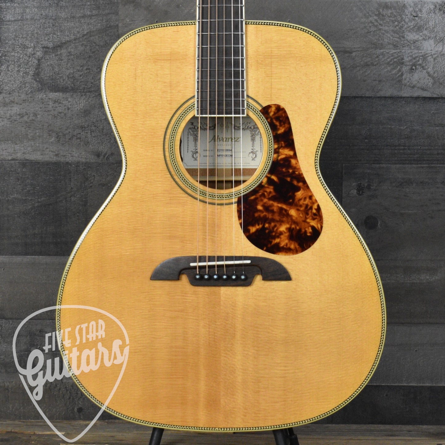 Pre-Owned Alvarez MF610EOM with Hard Shell Case