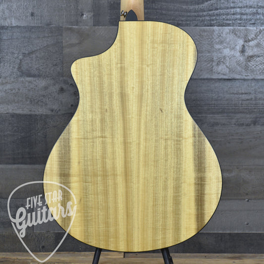 Pre-Owned Breedlove Oregon Concert CE - Natural with Hardshell Case