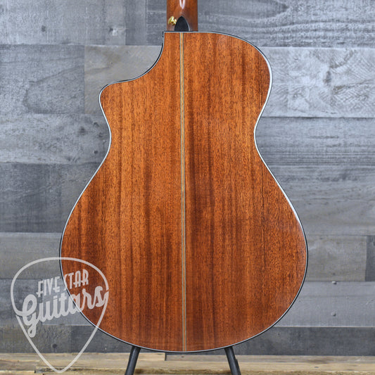 Pre-Owned Breedlove Performer Concert - Bourbon with Gigbag
