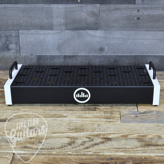 Pre-Owned Temple Audio Solo 18 Pedalboard with Temple Audio XLR MOD, Temple Audio 4X MOD and Flight Case
