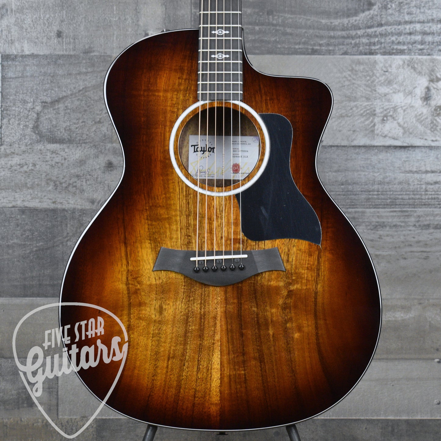 Taylor 224ce-K DLX 2024 - Shaded Edgeburst with Hard Shell Case
