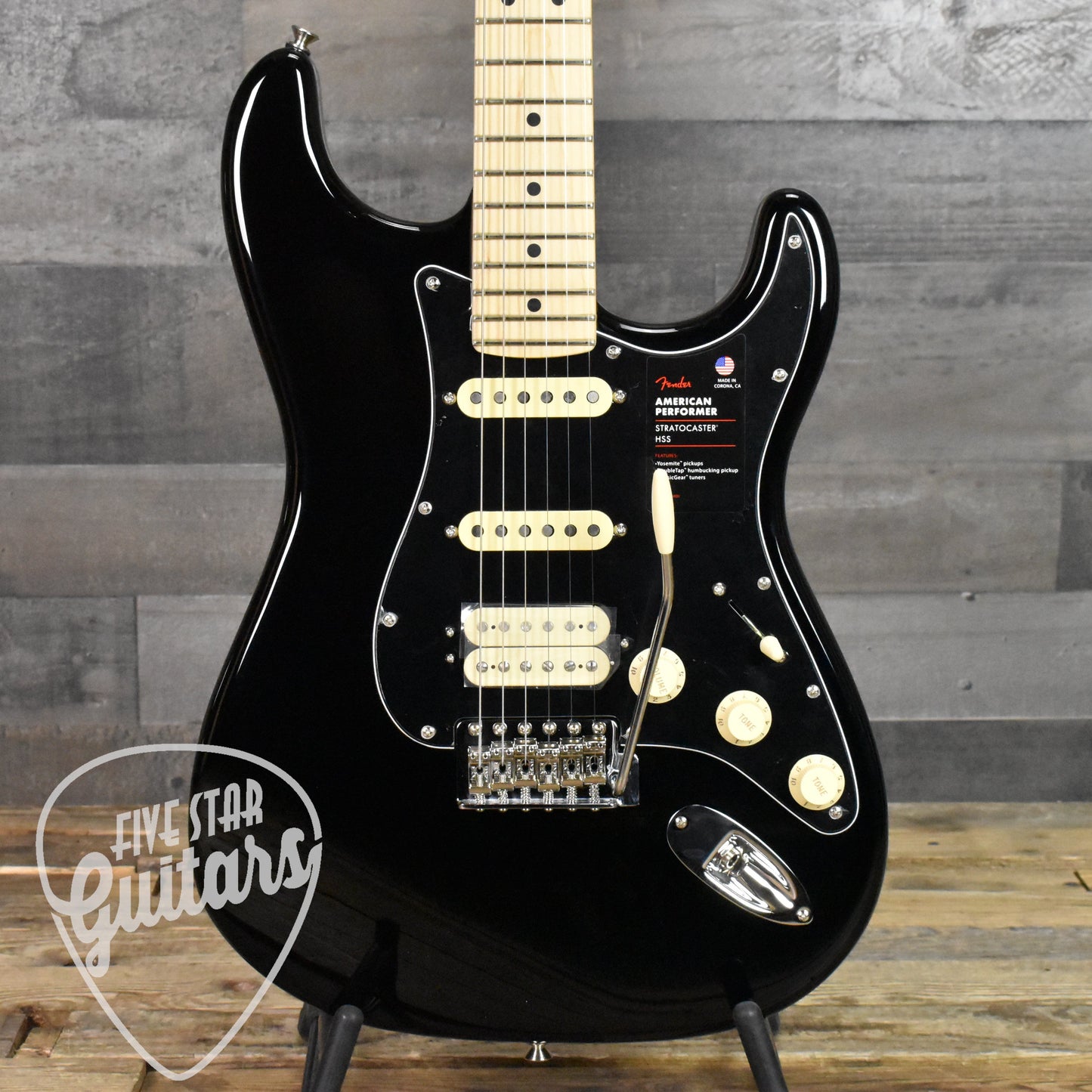 Fender American Performer Stratocaster HSS Maple Neck - Black with Gig Bag