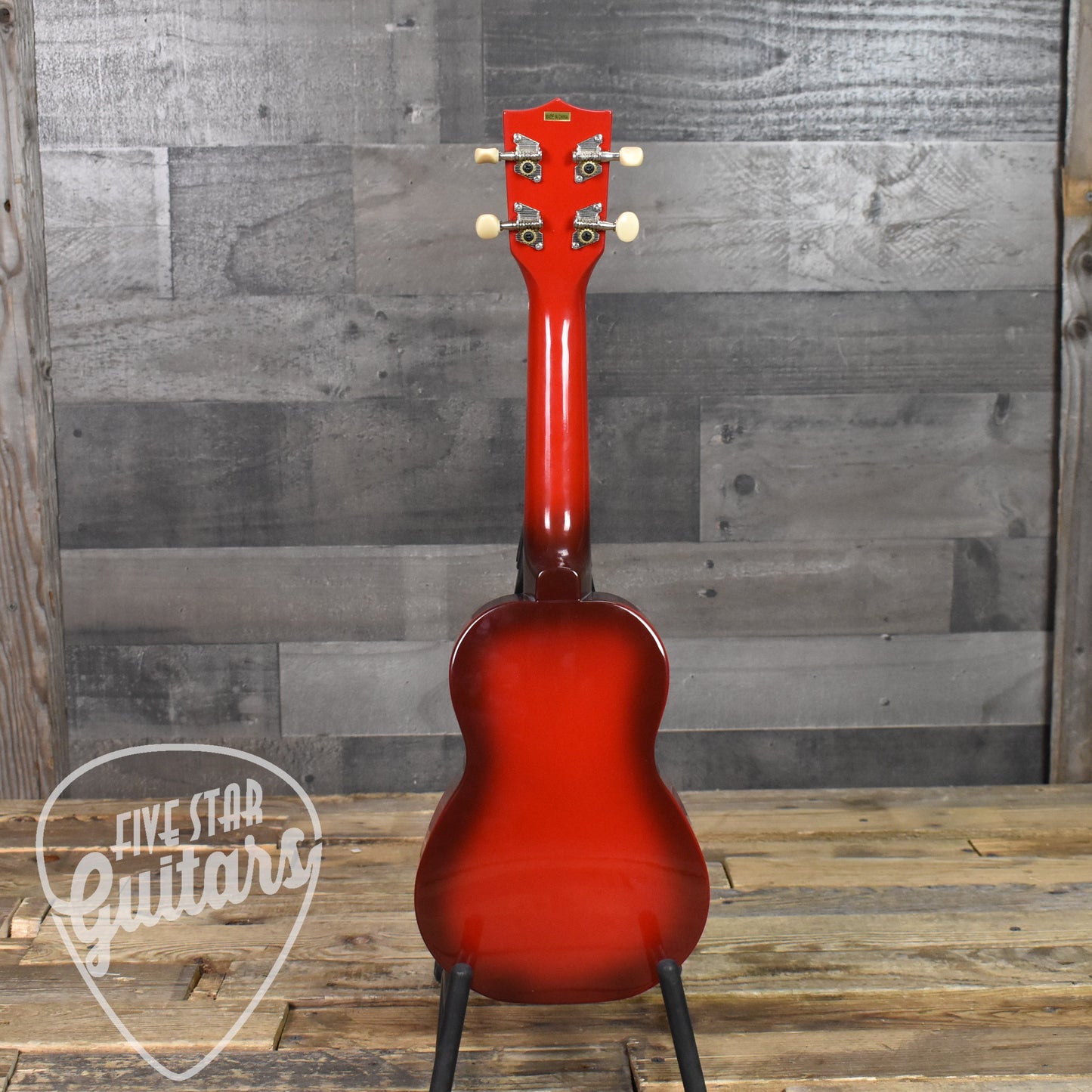 Makala Dolphin Uke Red Burst