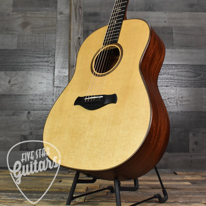 Taylor 2022 Builder's Edition 517e with Floral Hard Shell Case