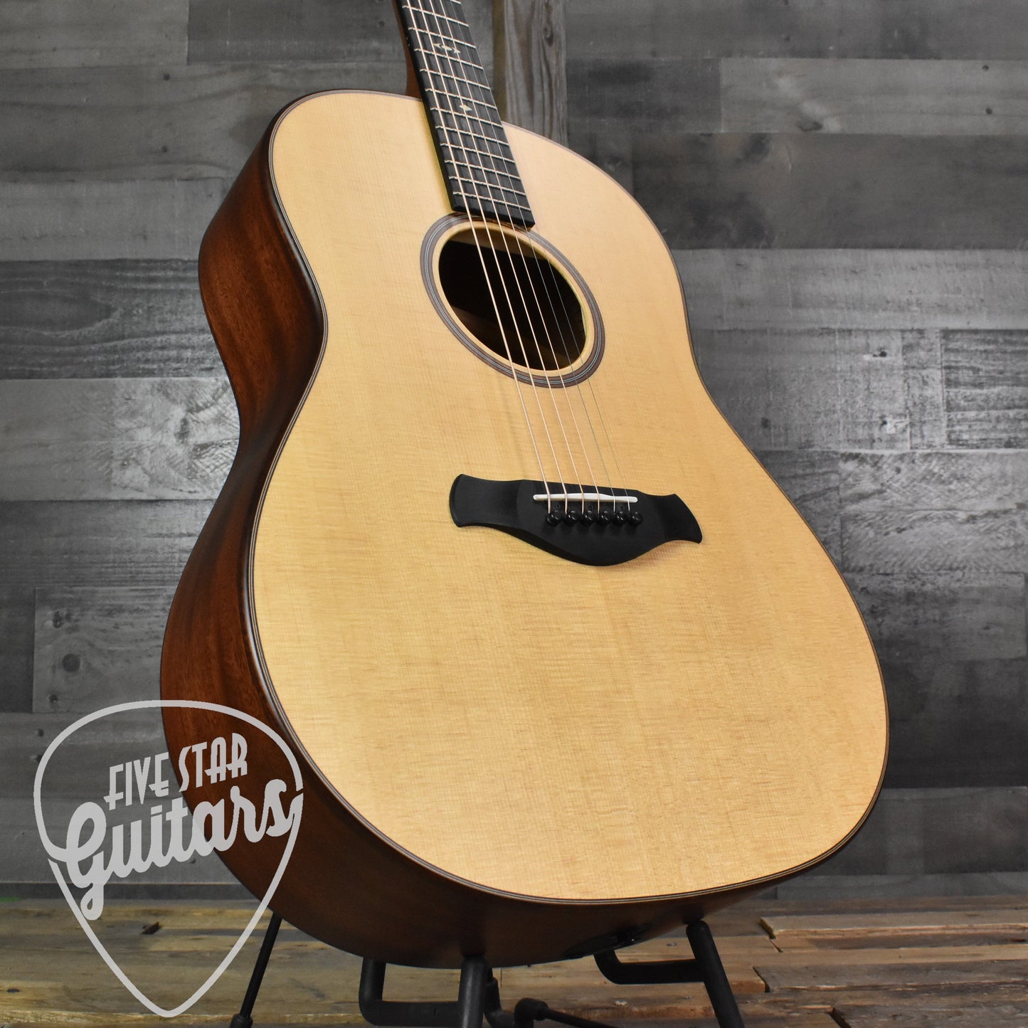 Taylor 2022 Builder's Edition 517e with Floral Hard Shell Case