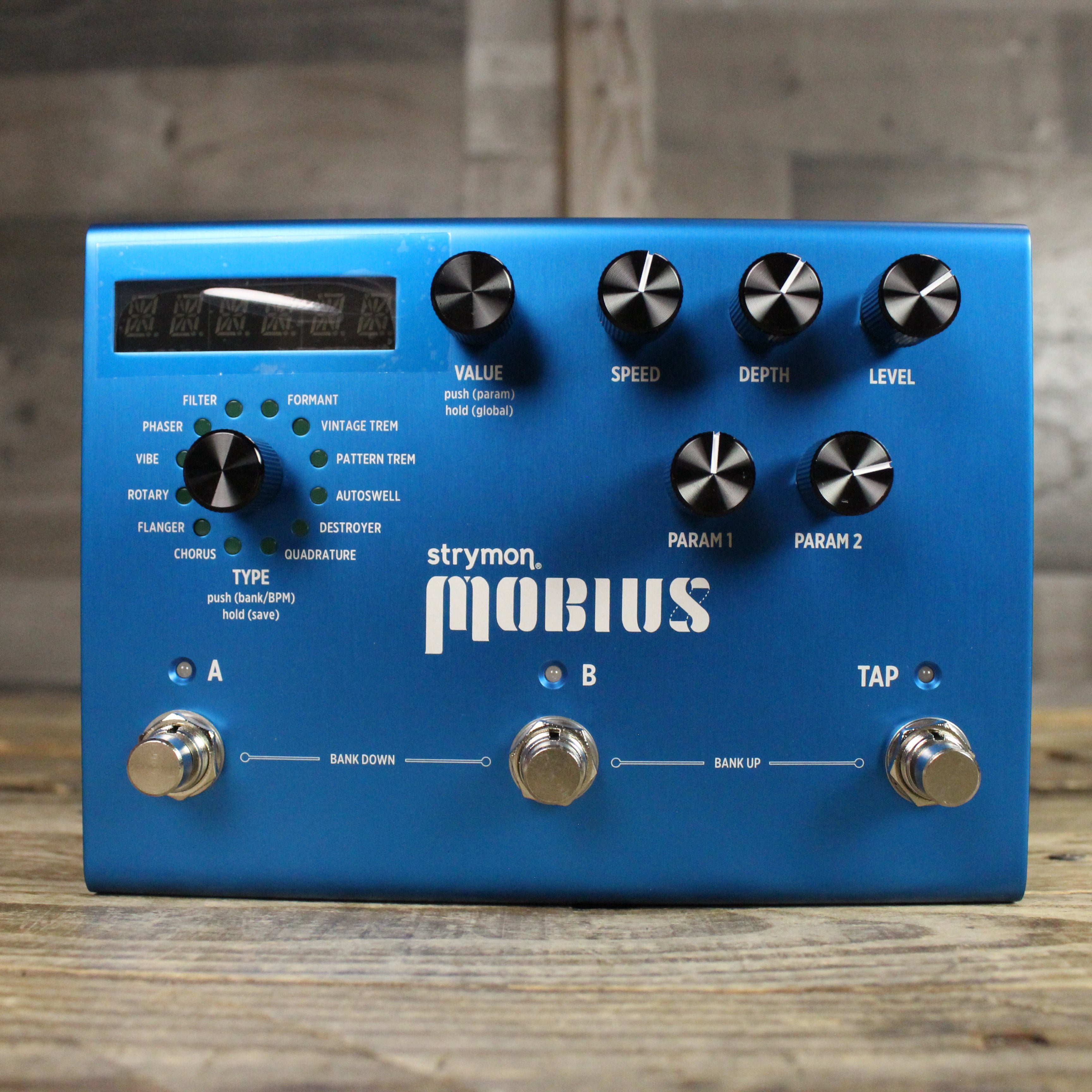 Strymon Mobius Modulation Pedal – Five Star Guitars