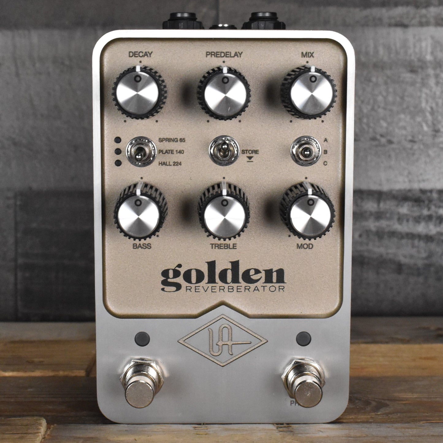 Universal Audio Golden Reverberator Pedal