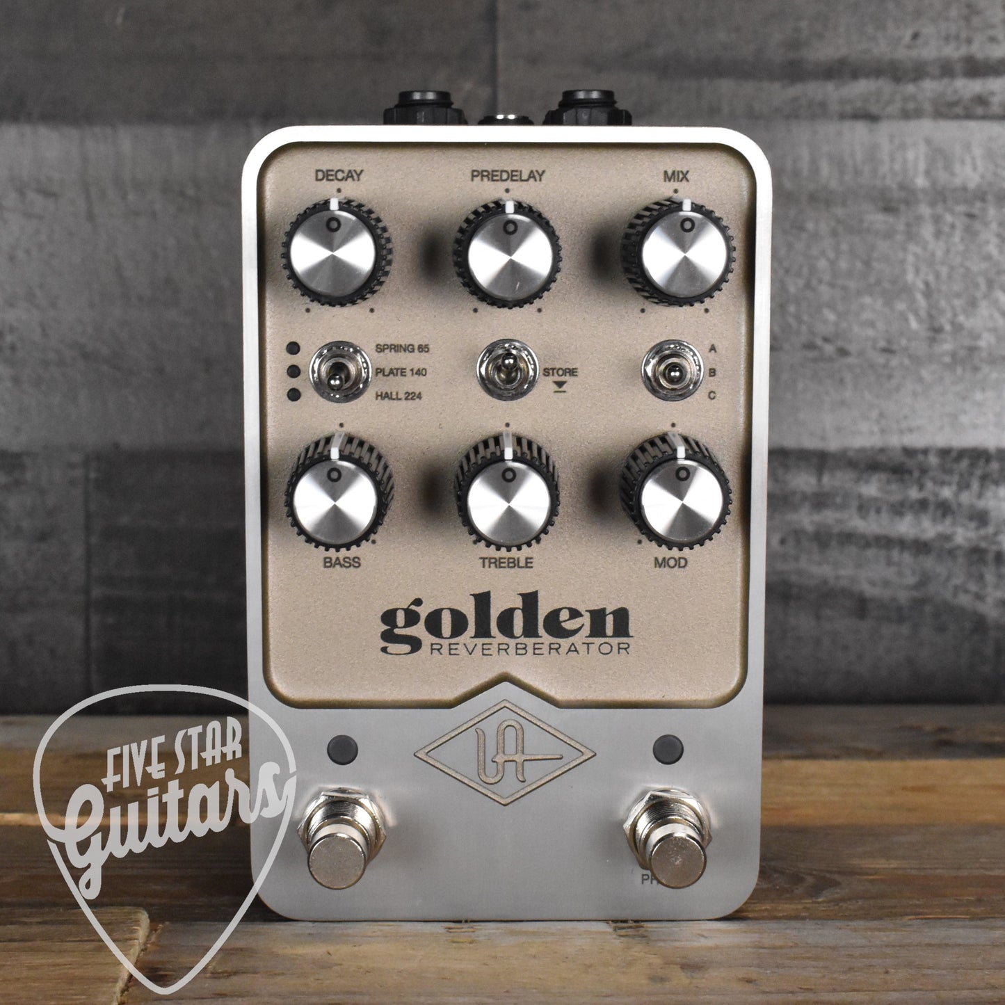 Universal Audio Golden Reverberator Pedal