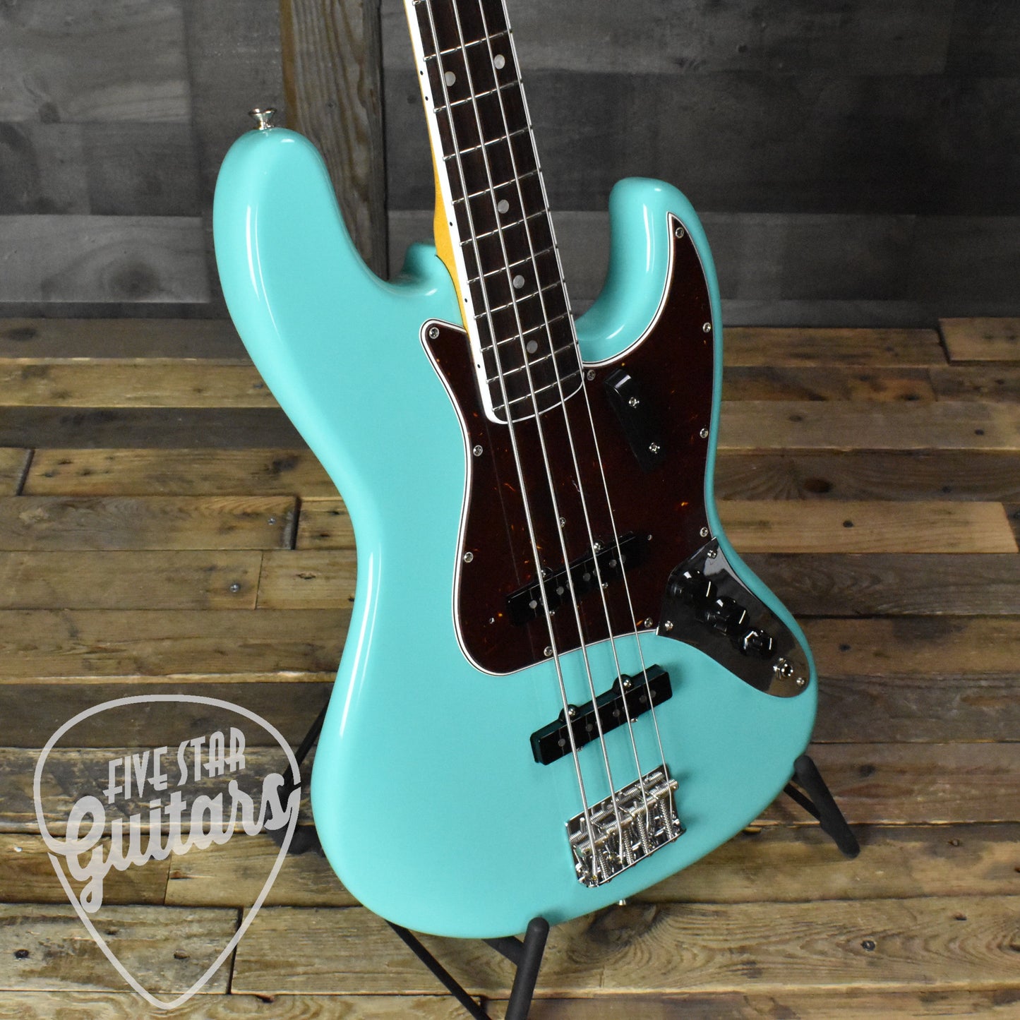 Fender American Vintage II 1966 Jazz Bass Rosewood Fingerboard Sea Foam Green with Case