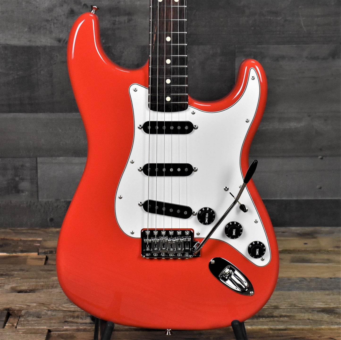 Fender MIJ Limited International Color Stratocaster Rosewood Fingerboard Morocco Red with Gig Bag