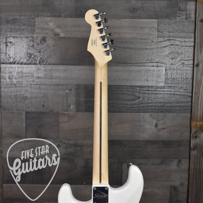 Squier Sonic Stratocaster Hard Tail Maple Fingerboard White Pickguard - Arctic White