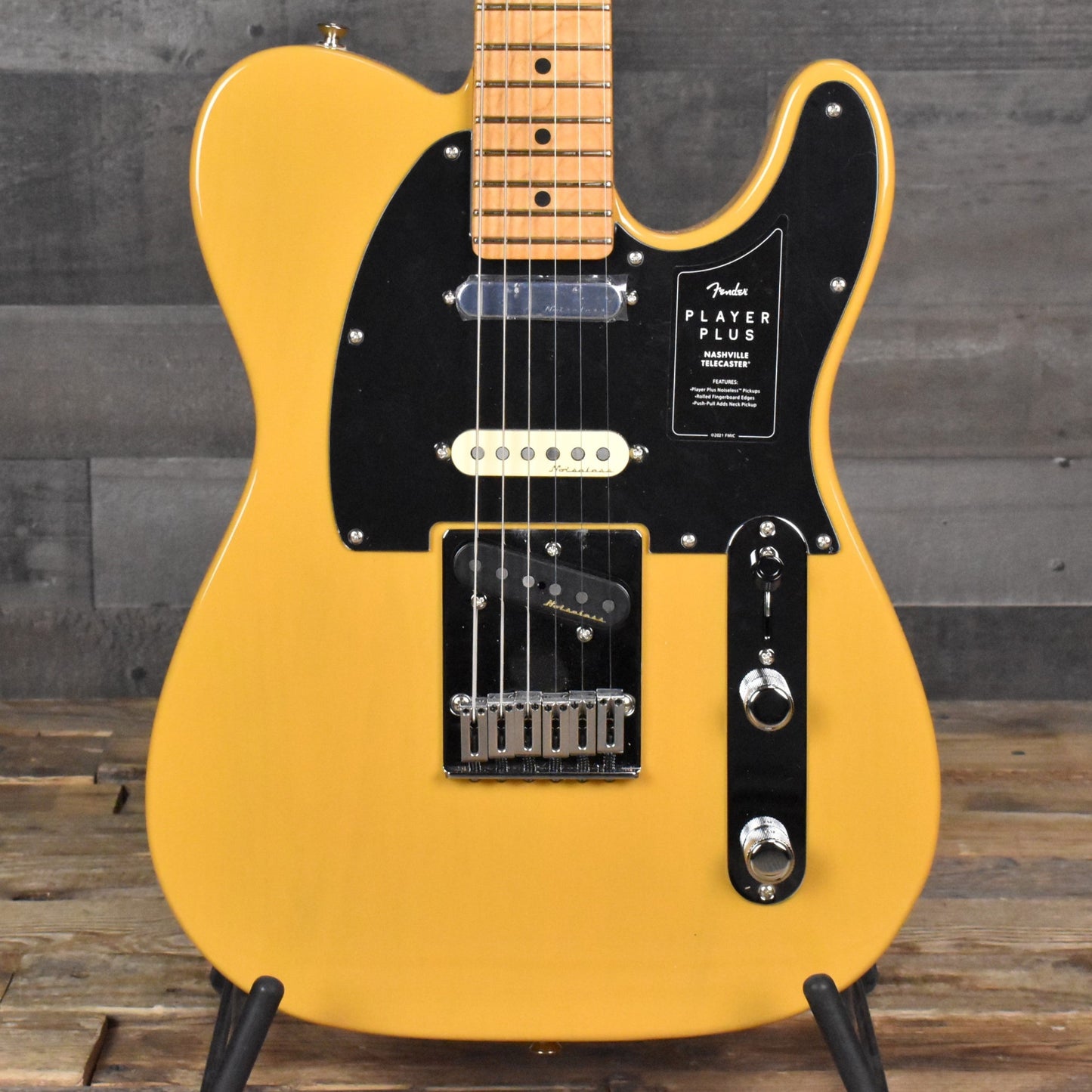 Fender Player Plus Nashville Telecaster Maple Fingerboard - Butterscotch Blonde with Gig Bag