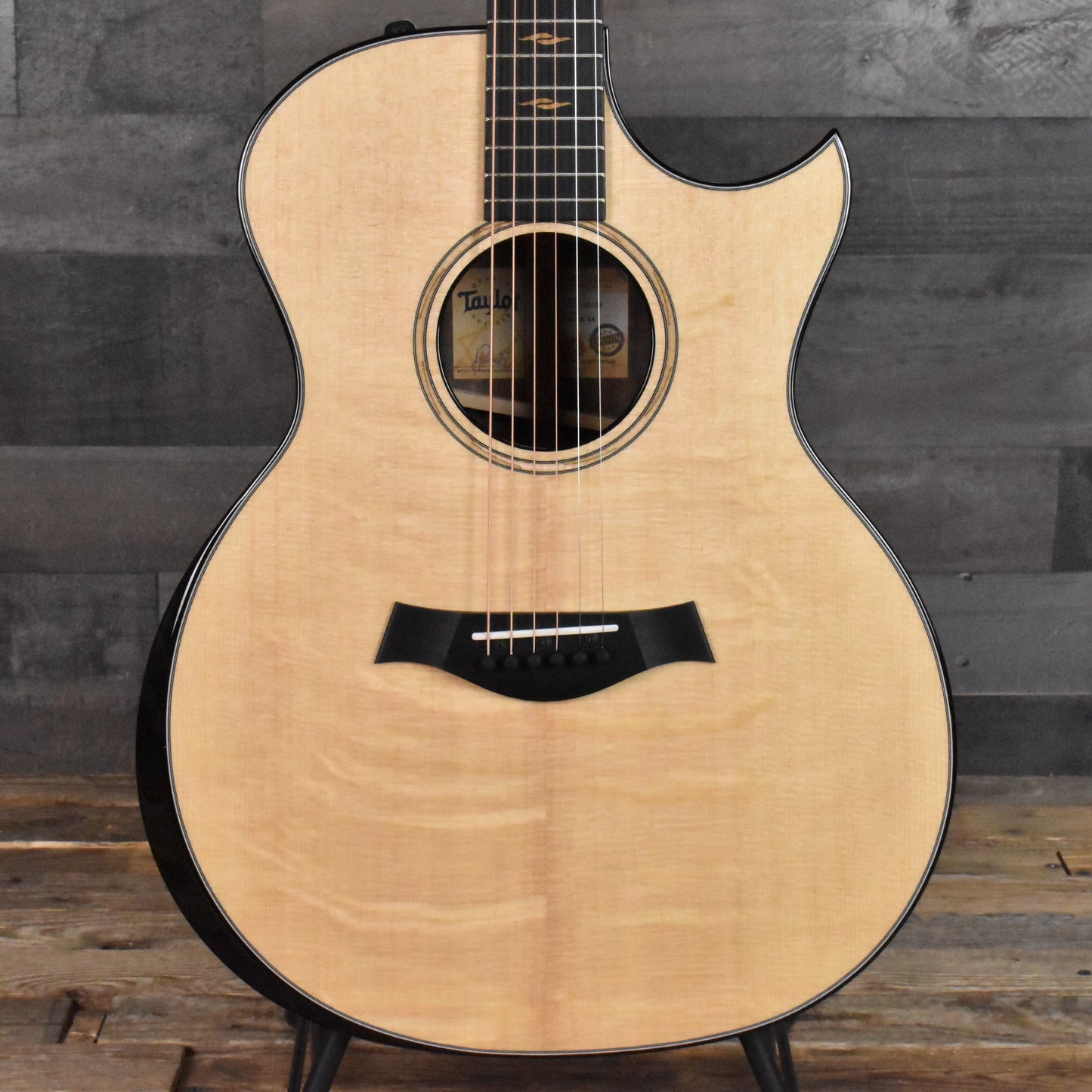 Taylor Custom Grand Auditorium LTD Five Star Select - Sitka Spruce/Walnut with Hard Shell Case