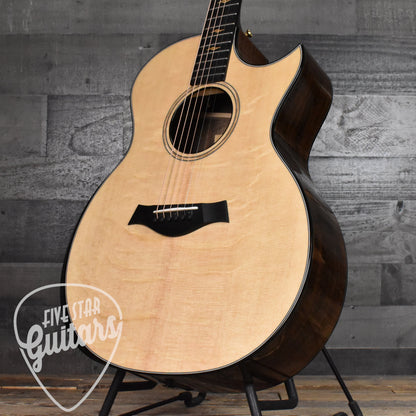 Taylor Custom Grand Auditorium LTD Five Star Select - Sitka Spruce/Walnut with Hard Shell Case