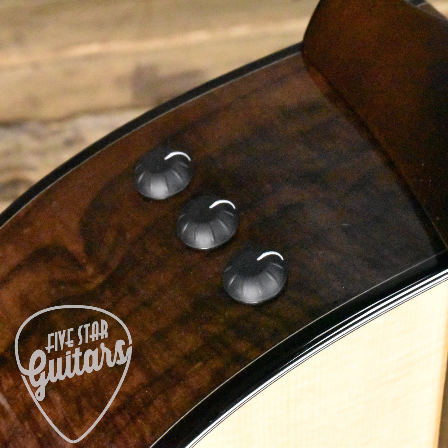 Taylor Custom Grand Auditorium LTD Five Star Select - Sitka Spruce/Walnut with Hard Shell Case