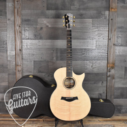 Taylor Custom Grand Auditorium LTD Five Star Select - Sitka Spruce/Walnut with Hard Shell Case