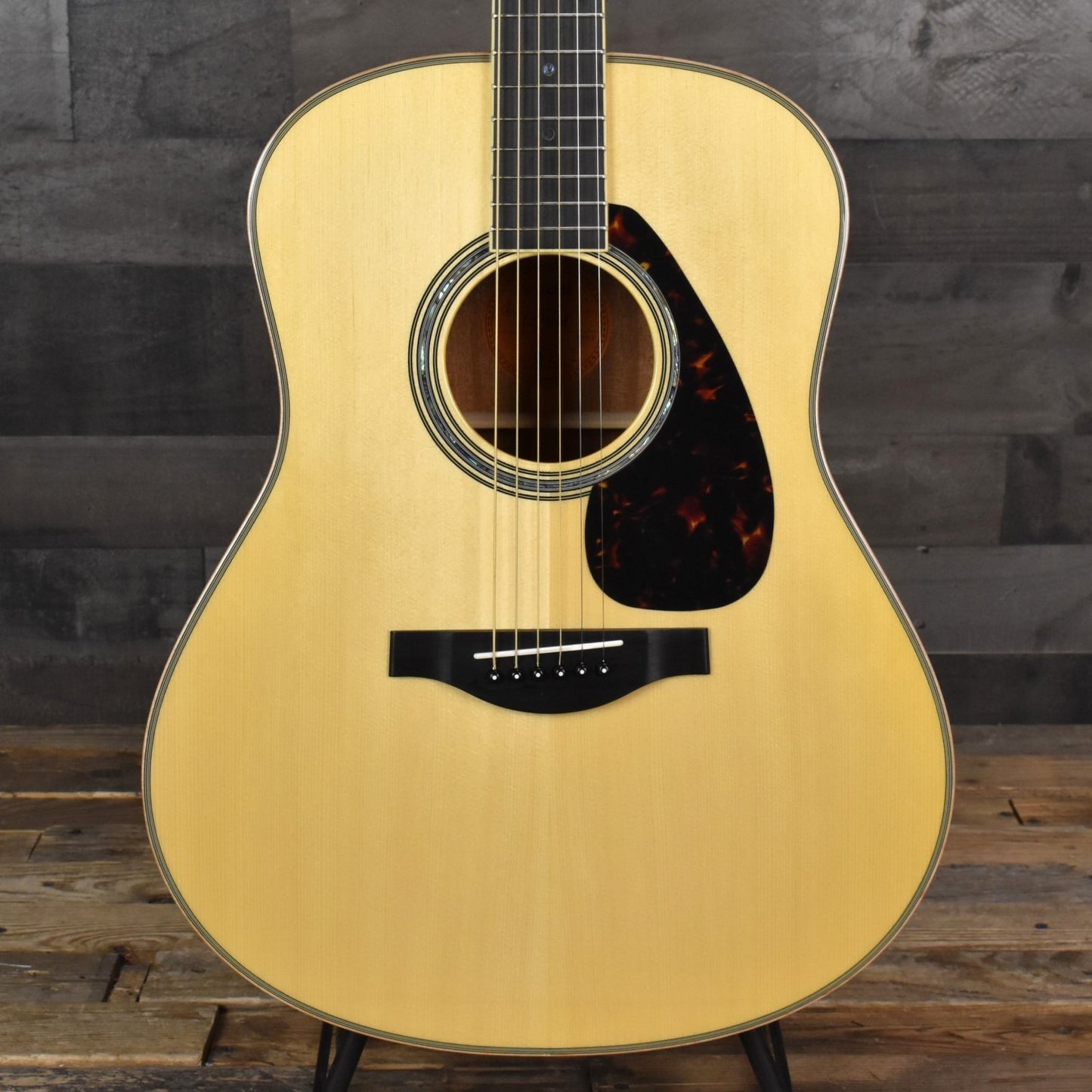 Yamaha LL16MHB Jumbo Acoustic Guitar - Natural with Gig Bag