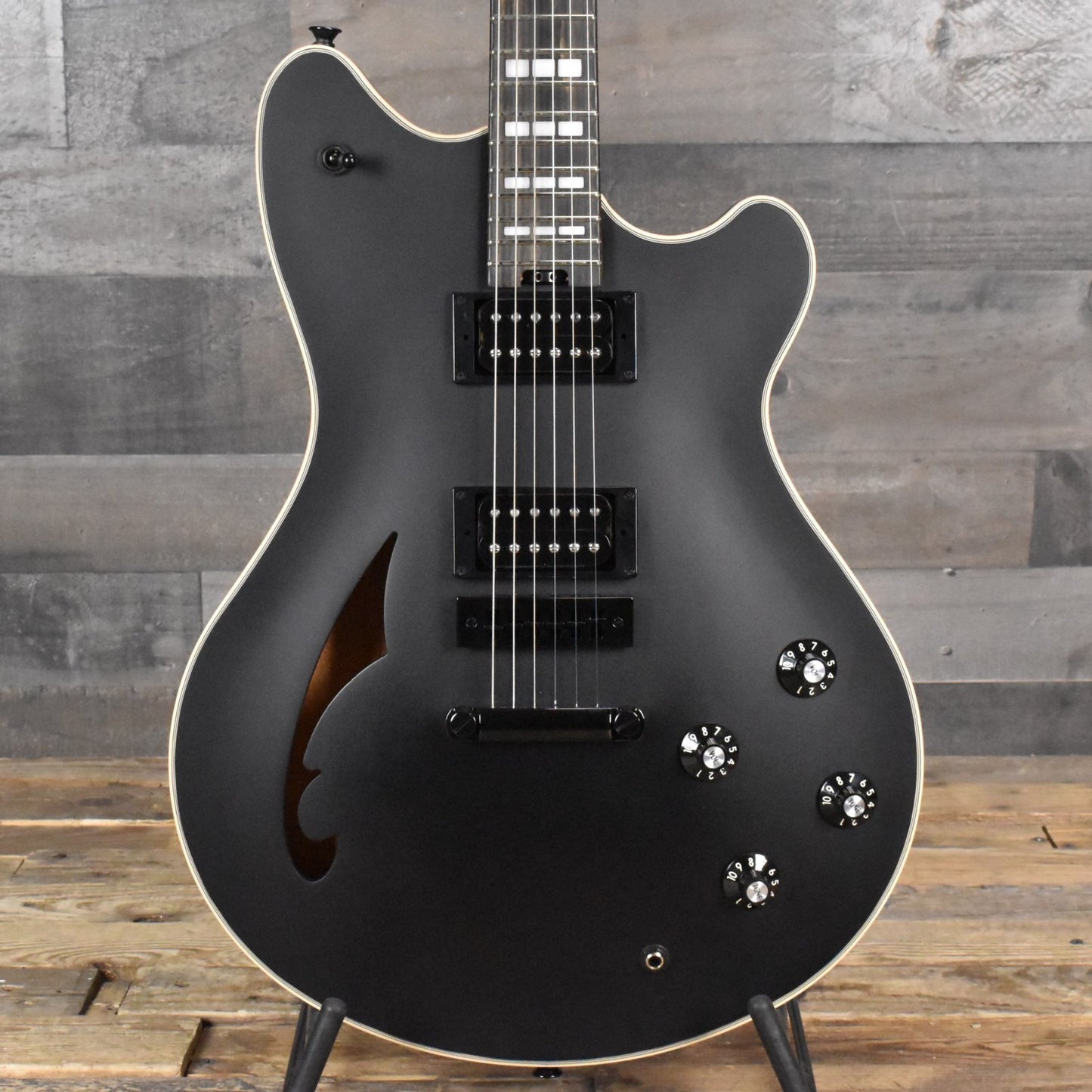 EVH SA126 Special - Stealth Black With Hard Shell Case