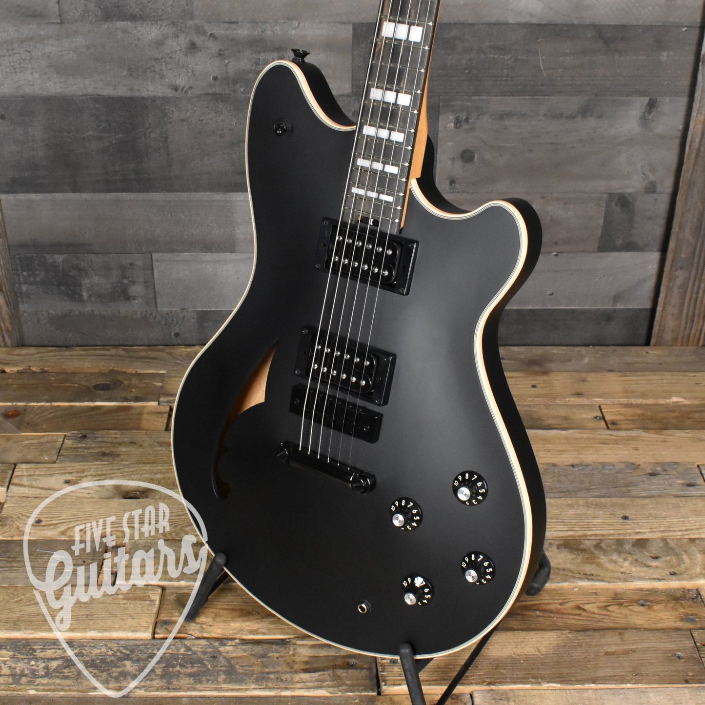 EVH SA126 Special - Stealth Black With Hard Shell Case