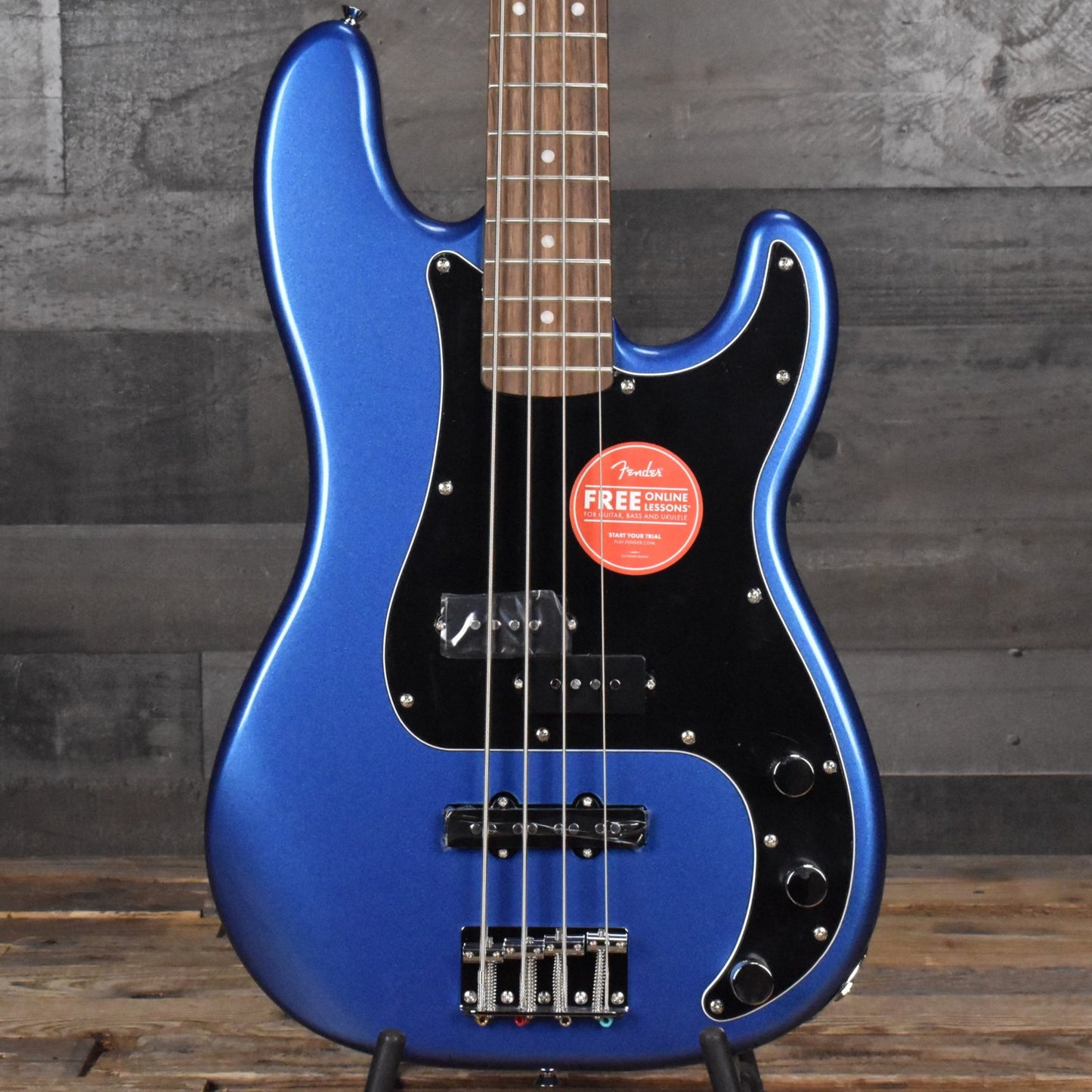 Squier Affinity PJ Bass, Laurelwood Fingerboard  - Lake Placid Blue