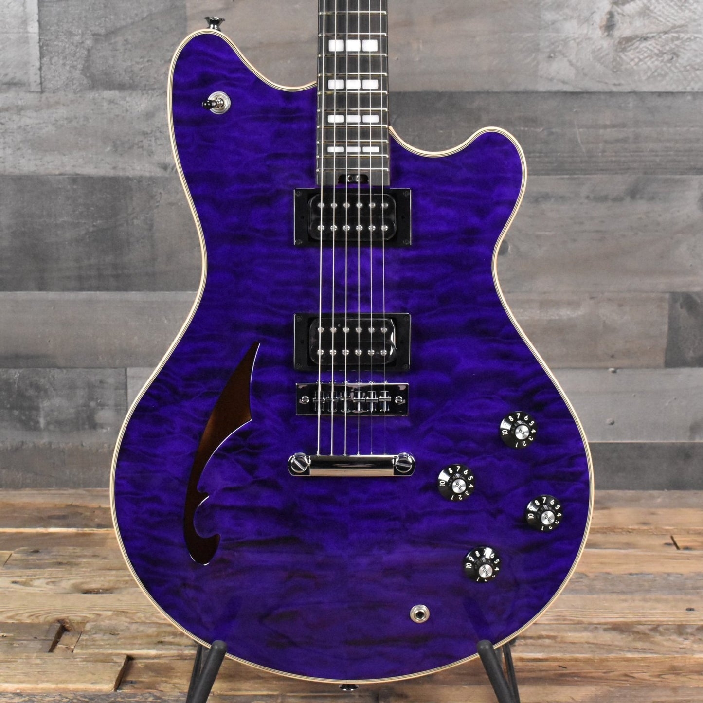 EVH SA126 Special Quilted Maple - Transparent Purple with Hard Shell Case