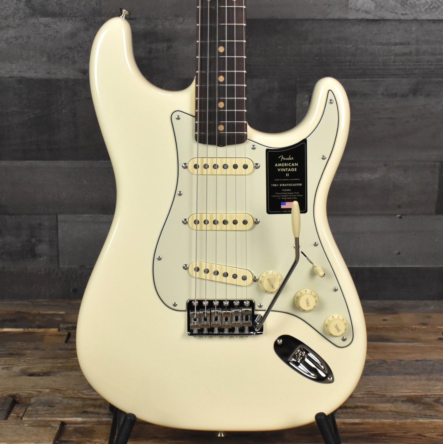 Fender American Vintage II 1961 Stratocaster Rosewood Fingerboard Olympic White with Hard Shell Case