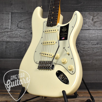 Fender American Vintage II 1961 Stratocaster Rosewood Fingerboard Olympic White with Hard Shell Case