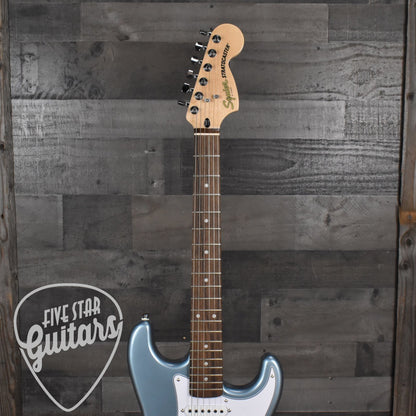 Squier Affinity Series Stratocaster Junior HSS Laurel Fingerboard White Pickguard - Ice Blue Metallic