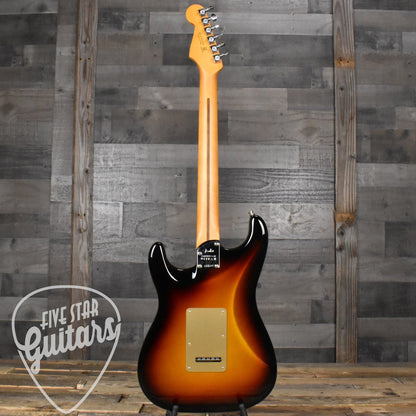 Fender American Ultra II Stratocaster HSS, Ebony Fingerboard - Ultraburst with Deluxe Molded Case