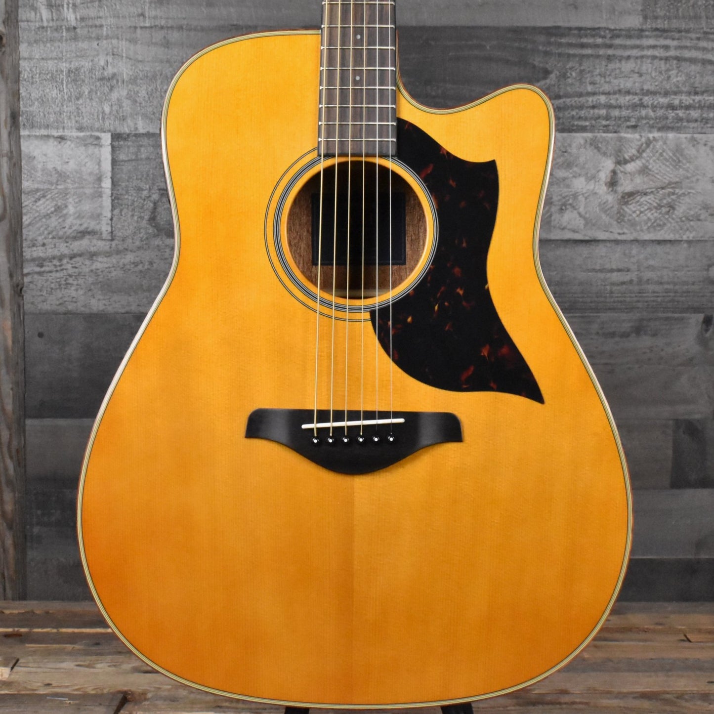 Yamaha A1M Acoustic/Electric - Vintage Natural