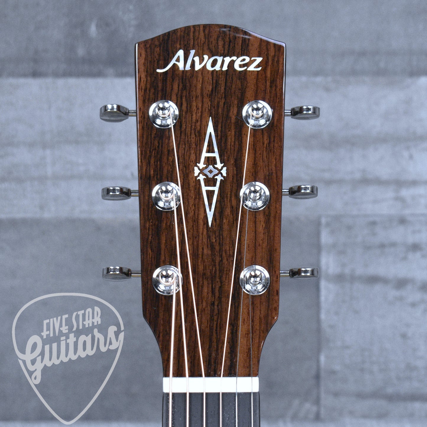 Alvarez Masterworks MD60e Dreadnought - Natural with Gig Bag