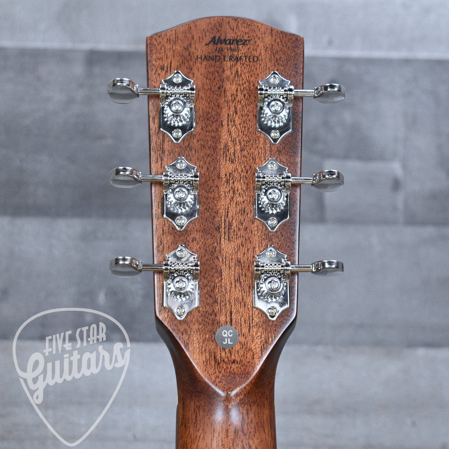 Alvarez Masterworks MD60e Dreadnought - Natural with Gig Bag