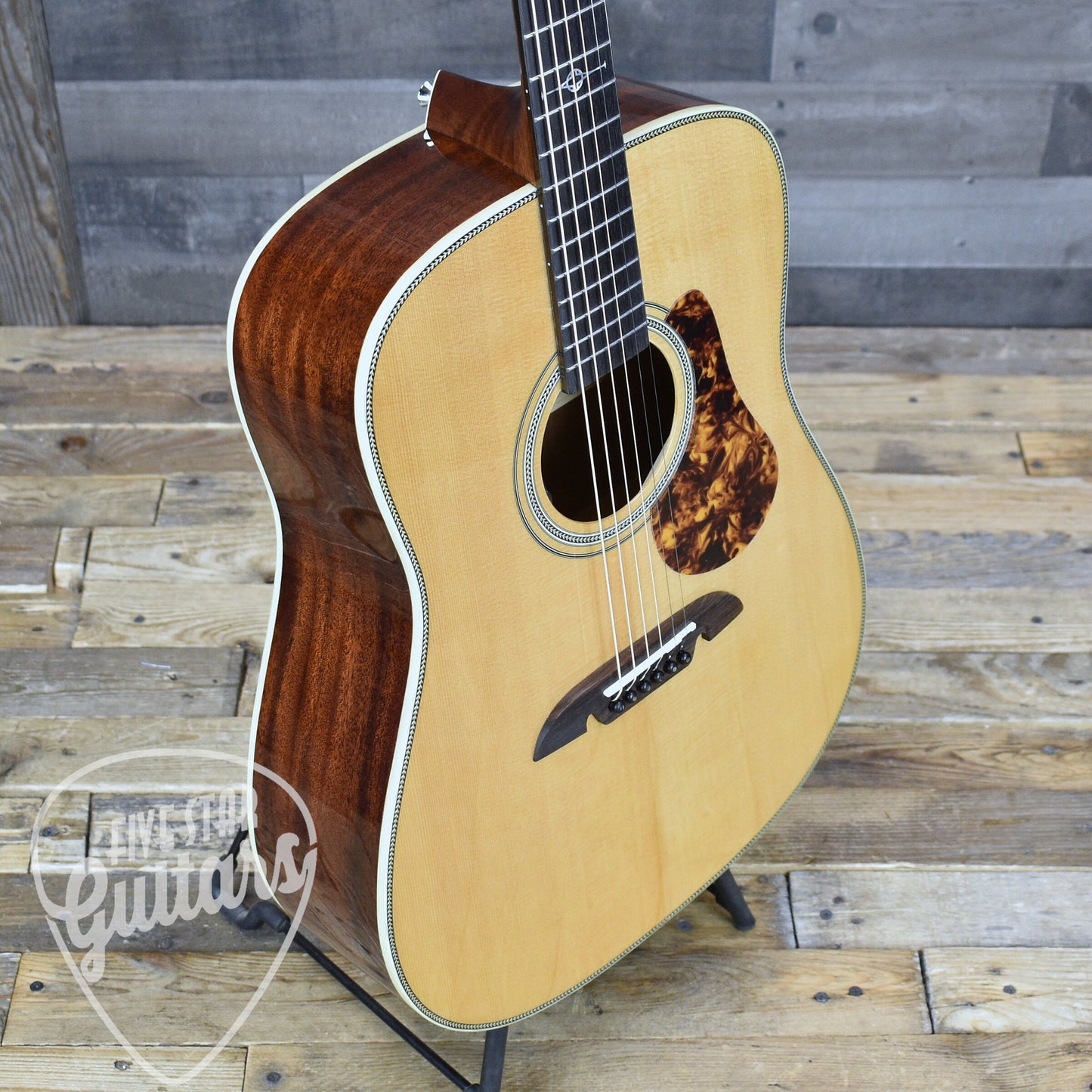 Alvarez Masterworks MD60e Dreadnought - Natural with Gig Bag