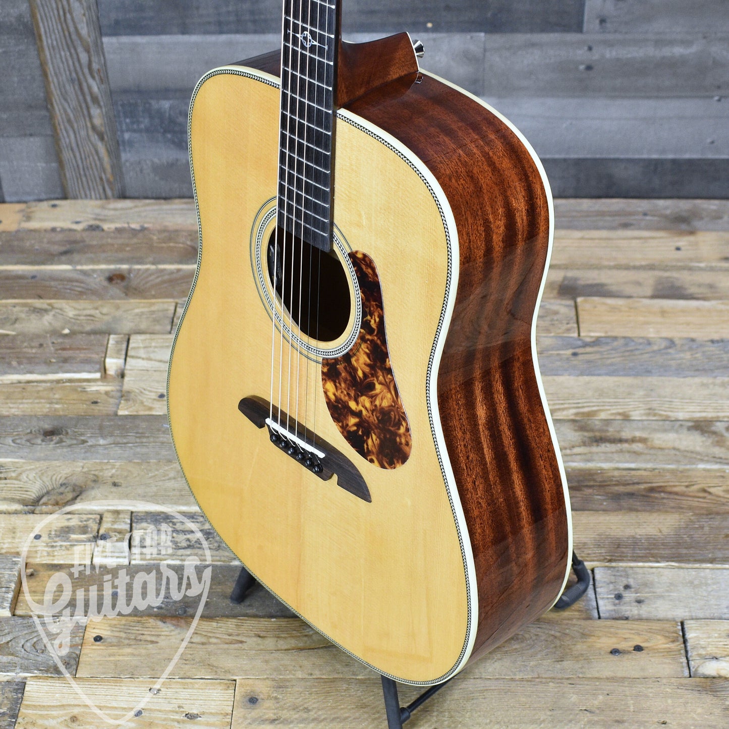 Alvarez Masterworks MD60e Dreadnought - Natural with Gig Bag