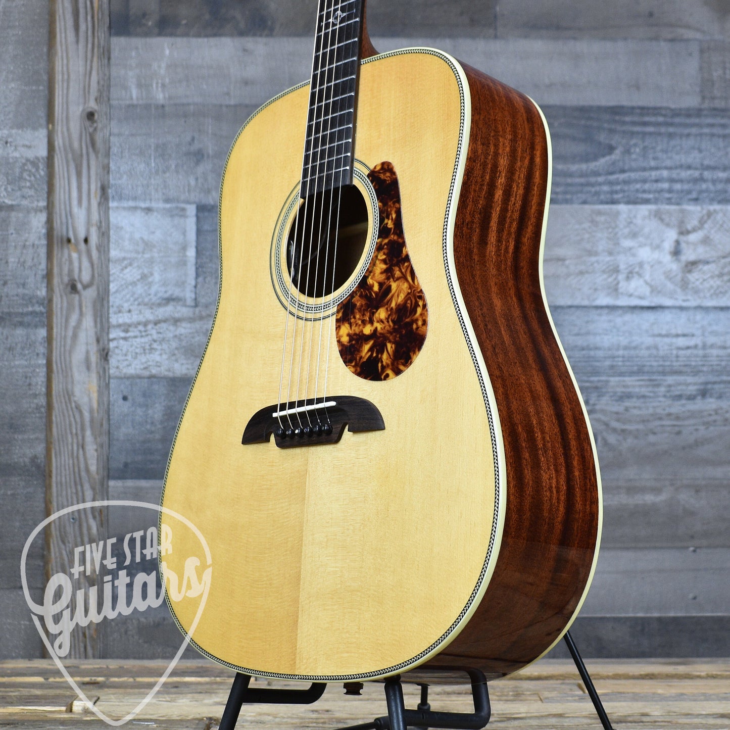 Alvarez Masterworks MD60e Dreadnought - Natural with Gig Bag