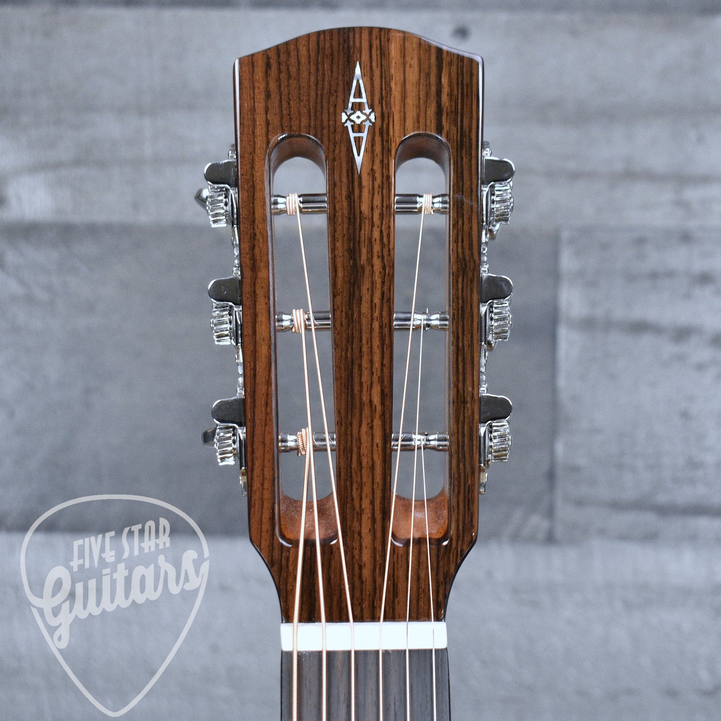 Alvarez Masterworks Parlor MP66e - Shadowburst with Gig Bag