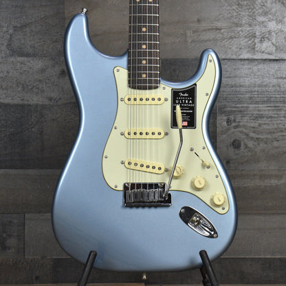 Fender American Ultra Luxe Vintage '60s Stratocaster - Ice Blue Metallic with Fender Deluxe Hardshell Case