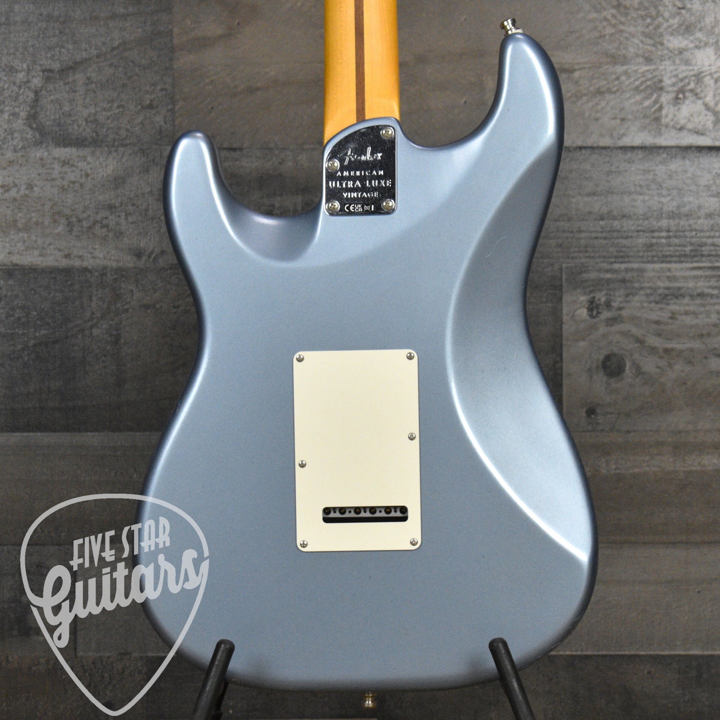 Fender American Ultra Luxe Vintage '60s Stratocaster - Ice Blue Metallic with Fender Deluxe Hardshell Case