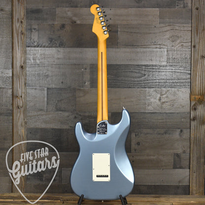 Fender American Ultra Luxe Vintage '60s Stratocaster - Ice Blue Metallic with Fender Deluxe Hardshell Case