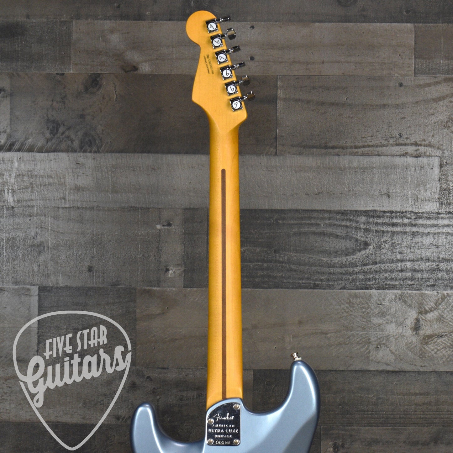 Fender American Ultra Luxe Vintage '60s Stratocaster - Ice Blue Metallic with Fender Deluxe Hardshell Case