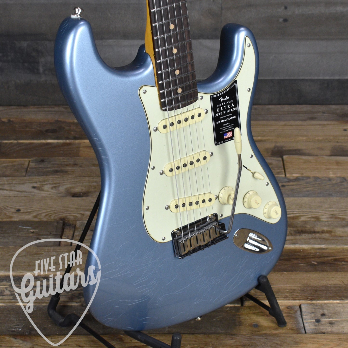 Fender American Ultra Luxe Vintage '60s Stratocaster - Ice Blue Metallic with Fender Deluxe Hardshell Case