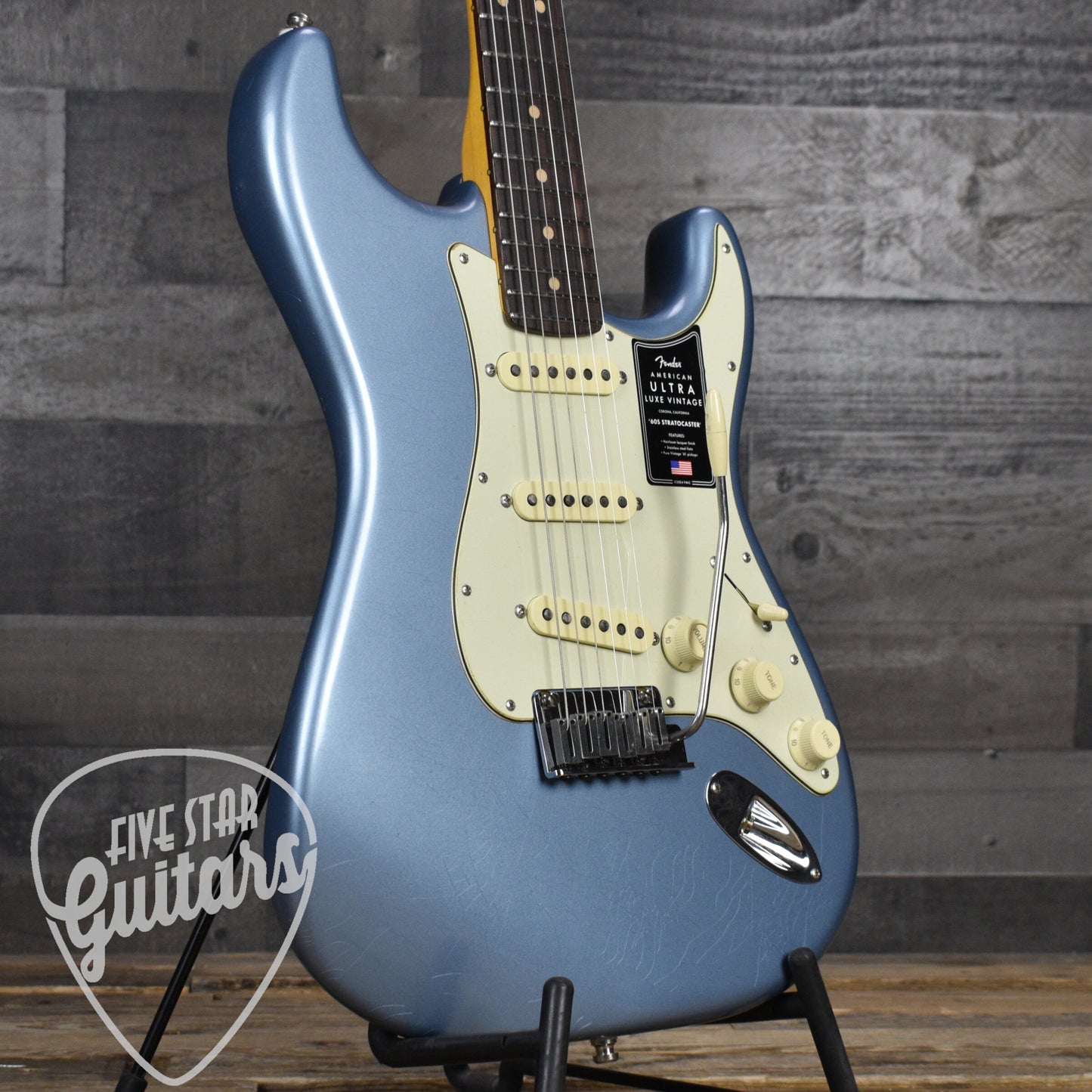 Fender American Ultra Luxe Vintage '60s Stratocaster - Ice Blue Metallic with Fender Deluxe Hardshell Case