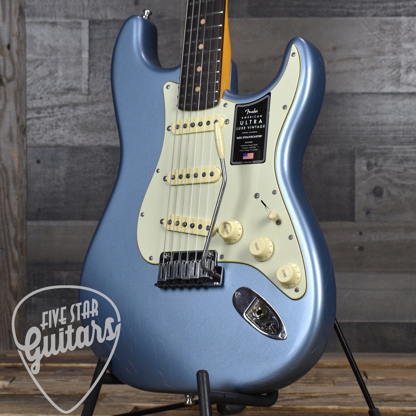 Fender American Ultra Luxe Vintage '60s Stratocaster - Ice Blue Metallic with Fender Deluxe Hardshell Case