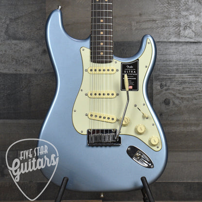 Fender American Ultra Luxe Vintage '60s Stratocaster - Ice Blue Metallic with Fender Deluxe Hardshell Case