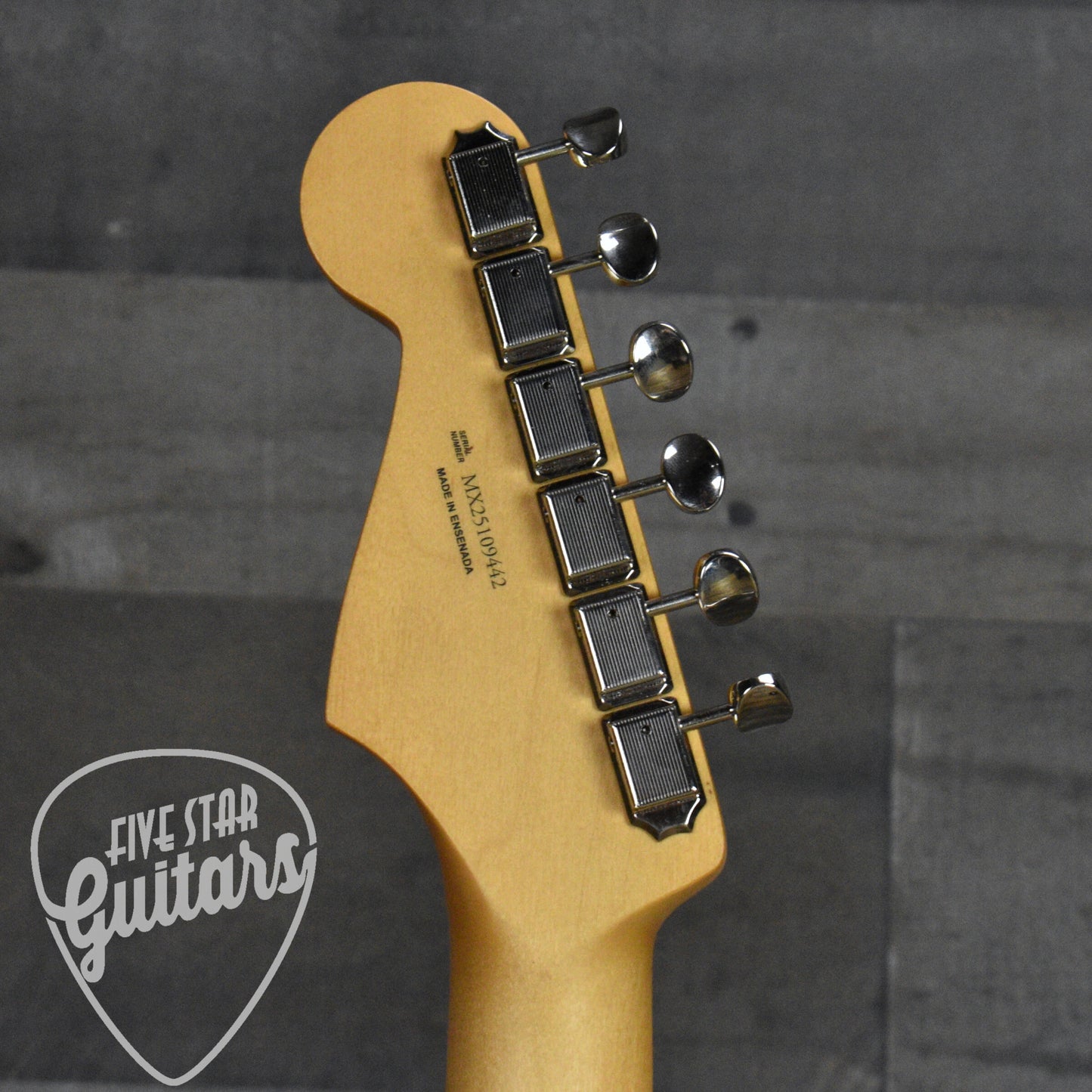 Fender Player II Stratocaster Rosewood Fingerboard - 3-Color Sunburst