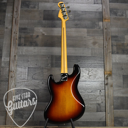 Fender American Professional Classic Jazz Bass Rosewood Fingerboard - 3-Color Sunburst with Deluxe Gig Bag