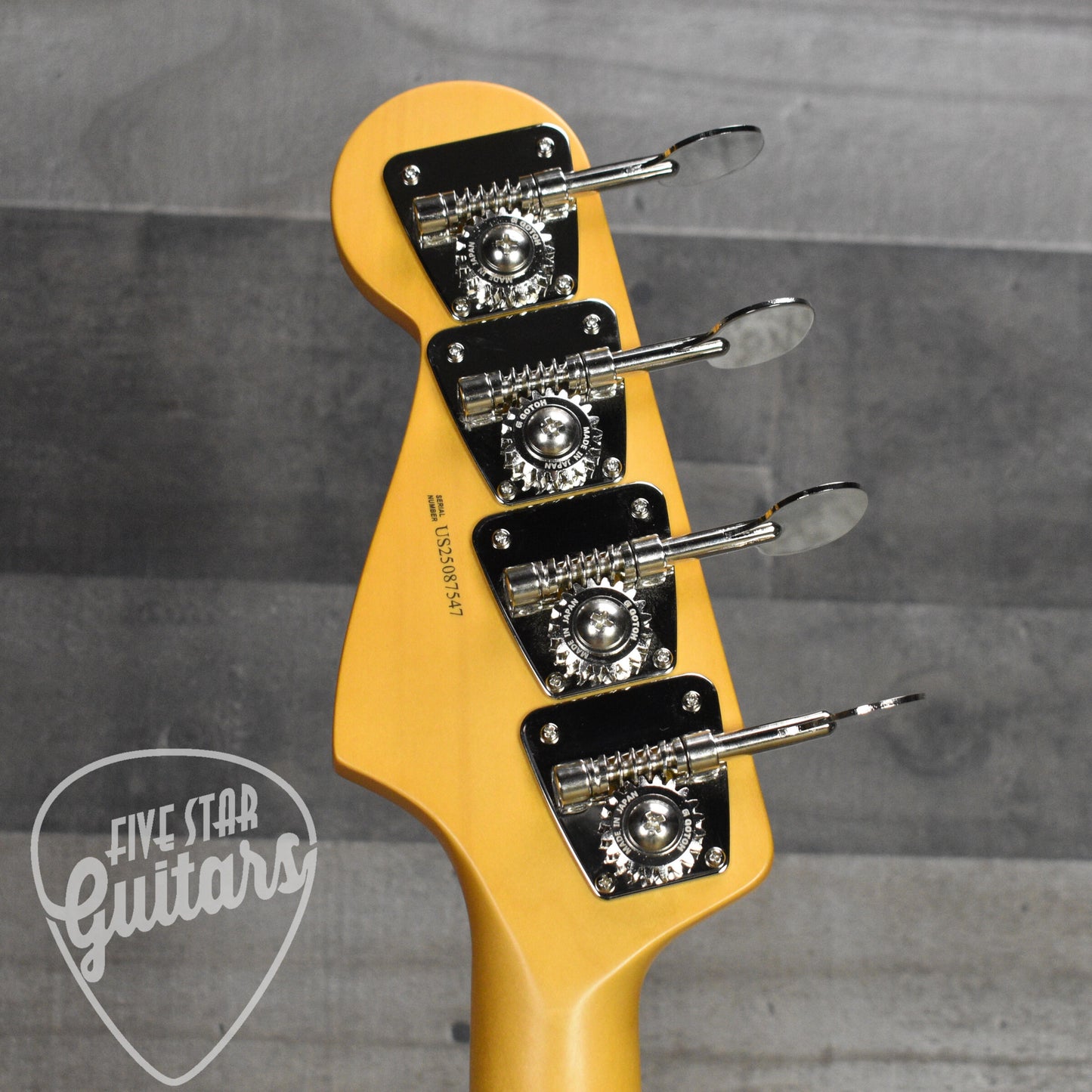 Fender American Professional Classic Jazz Bass Rosewood Fingerboard - 3-Color Sunburst with Deluxe Gig Bag